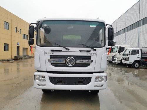 Dongfeng Duolika D9 benutzte Wasser-Tankwagen